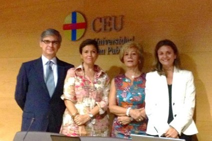 會議由藥學學院的毒理學教授卡門・岡薩雷斯・馬丁(Carmen González-Martín)及藥學與藥學技術教授卡門・特里維・隆巴德洛(Carmen Trives Lombardero)主導。